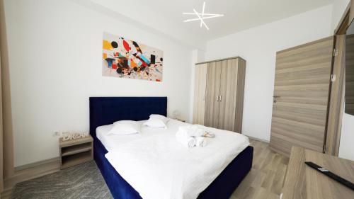 a bedroom with a bed with white sheets and pillows at Summerland Sea & Lake in Mamaia