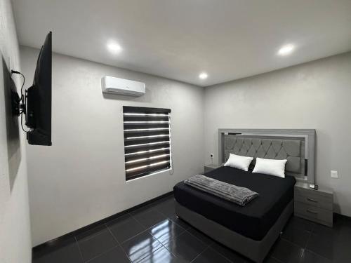 a bedroom with a bed and a window at TinyHouseMX2 Comodidad, lujo y playa que se disfruta in Barre De Navidad
