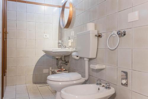 a bathroom with a toilet and a sink at Villa Sanziana in Menaggio