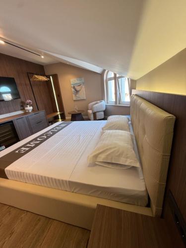 a bedroom with a large bed in a room at NOMA Rooms Murter in Murter