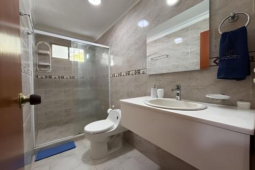 a bathroom with a sink and a toilet and a shower at Soberana del Mar by Colproperty Management in Santa Marta