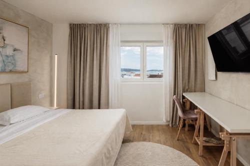 SEA STONE Sea-View Apartment with Private Garden & Terrace
