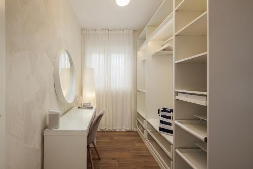 SEA STONE Sea-View Apartment with Private Garden & Terrace