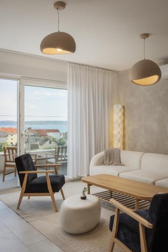 SEA STONE Sea-View Apartment with Private Garden & Terrace
