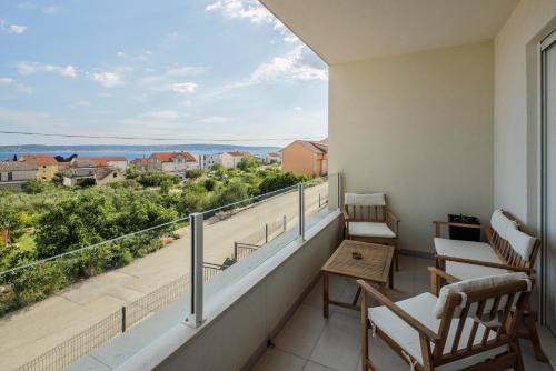 SEA STONE Sea-View Apartment with Private Garden & Terrace