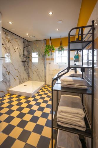 a bathroom with a black and white checkered floor at Herberg In de Valk in Middelstum