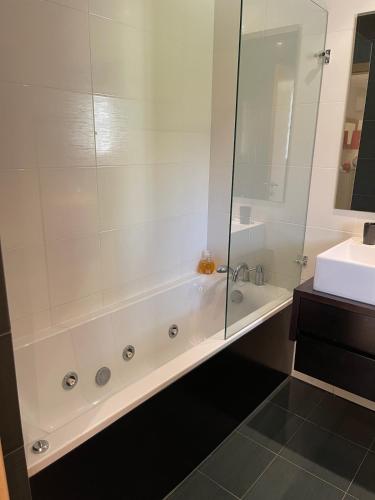 Beautiful 1 bedroom apartment close to the beach