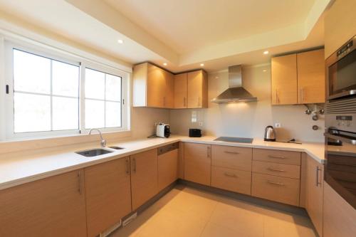 Beautiful 1 bedroom apartment close to the beach