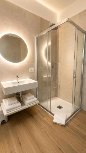 a bathroom with a sink and a shower at B&B Venere Rooms in Pimonte