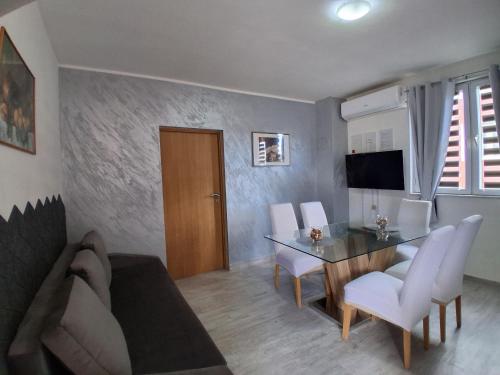 Apartments with parking space Rab - 27439