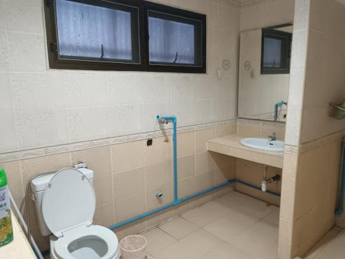 a bathroom with a toilet and a sink at jomtien 5BR villa in Pattaya South