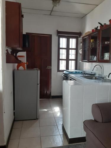 a kitchen with a sink and a refrigerator at Apartamento Vita in Managua
