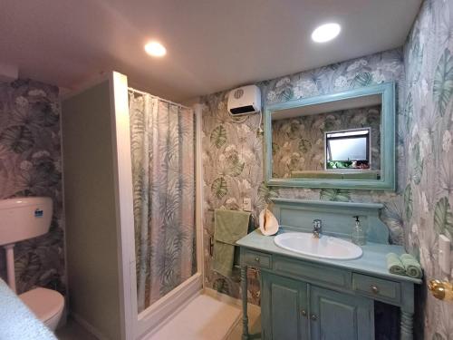 a bathroom with a sink and a mirror at Driftwood Sands Studio in Tairua