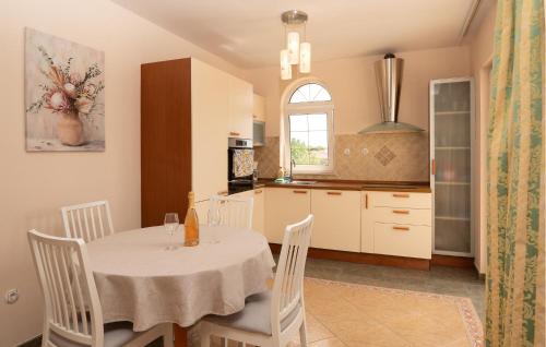 Lovely Apartment In Dramalj With Wifi