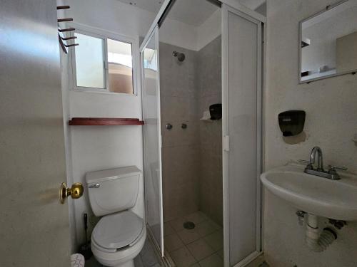 a bathroom with a toilet and a sink at Departamento Playa Linda in Barrio Nuevo