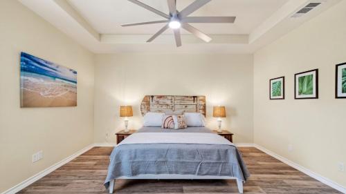 a bedroom with a bed and a ceiling fan at Laguna Sunset by AvantStay in Corpus Christi