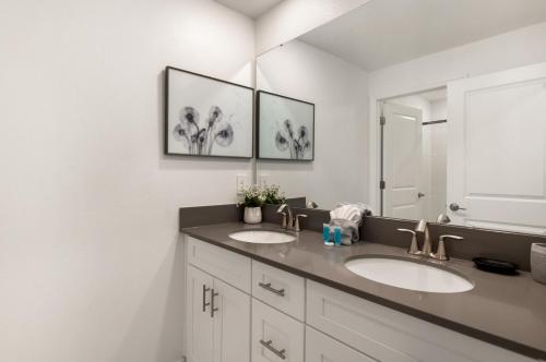 Storey Lake 4 Bedroom Lakeview Private Pool near Disney Universal SeaWorld Free Resort Access photo 81