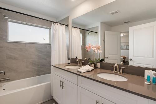 Storey Lake 4 Bedroom Lakeview Private Pool near Disney Universal SeaWorld Free Resort Access photo 4