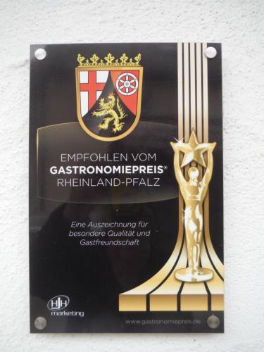 Certificato, attestato, insegna o altro documento esposto da Hotel-Hauensteiner-Hof