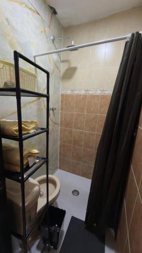 a bathroom with a shower with a toilet and a shower curtain at Hogar ideal in Orizaba
