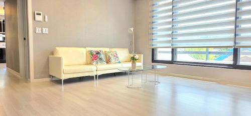a living room with a couch and a glass table at 뷰하우스 in Jeonju