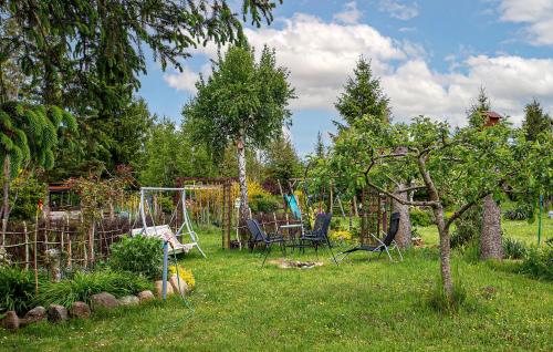 2 Bedroom Cozy Apartment In Choczewo