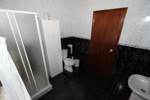 Ένα μπάνιο στο Nandes Place