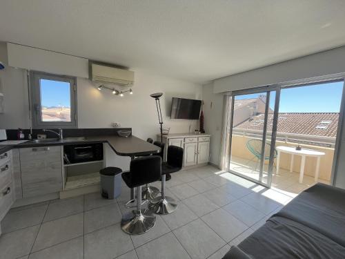 Frejus-Plage limite Port Frejus studio coin nuit