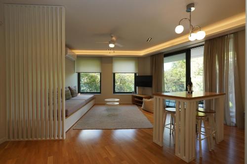Acropolis Residence #Rooftop#360-Degree City Views #Unoblu