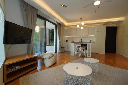 Acropolis Residence #Rooftop#360-Degree City Views #Unoblu