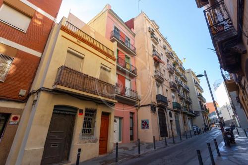 Modern Urban Stay near Barcelona Sants Station