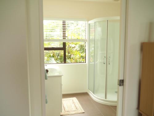 Ocean View tesisinde bir banyo