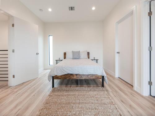 Memory Foam Beds - Relax in the Heart of Sunny LA in a Holiday Home photo 17