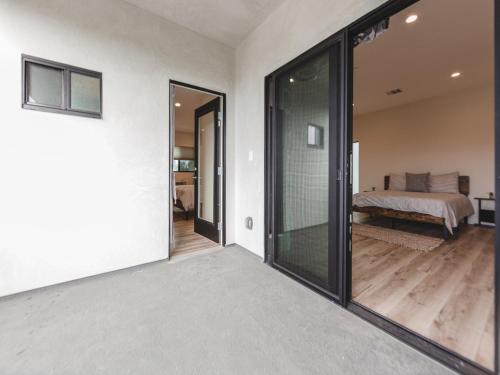 Memory Foam Beds - Relax in the Heart of Sunny LA in a Holiday Home photo 12