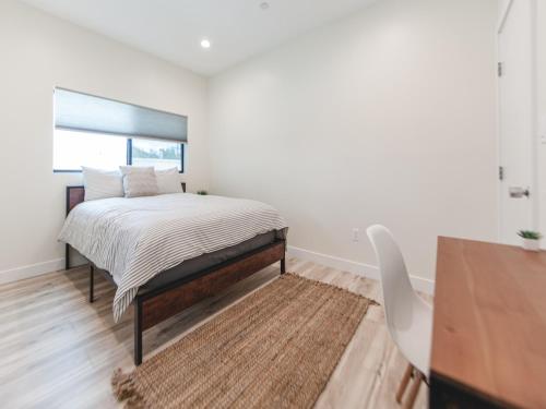 Memory Foam Beds - Relax in the Heart of Sunny LA in a Holiday Home photo 11