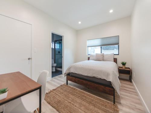 Memory Foam Beds - Relax in the Heart of Sunny LA in a Holiday Home photo 8
