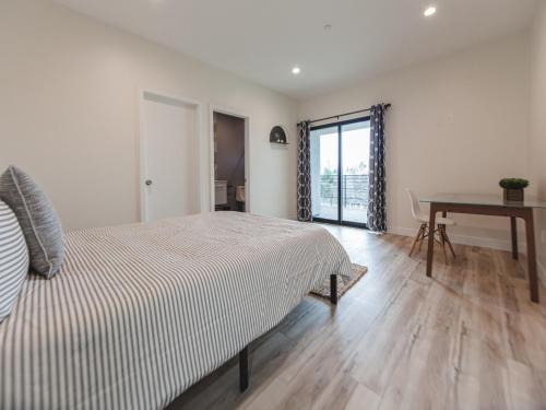Memory Foam Beds - Relax in the Heart of Sunny LA in a Holiday Home photo 14