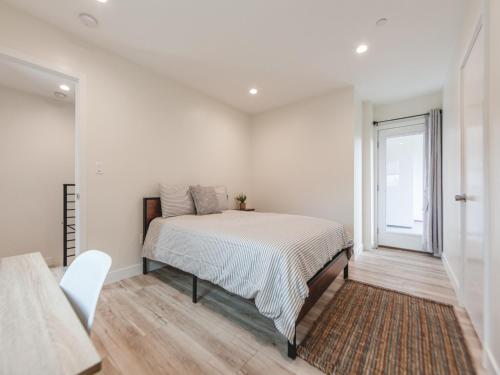 Memory Foam Beds - Relax in the Heart of Sunny LA in a Holiday Home photo 19