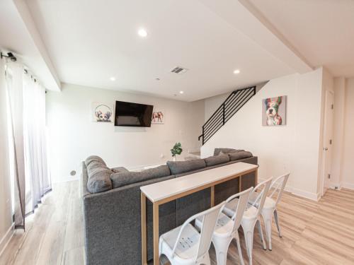 Memory Foam Beds - Relax in the Heart of Sunny LA in a Holiday Home photo 6