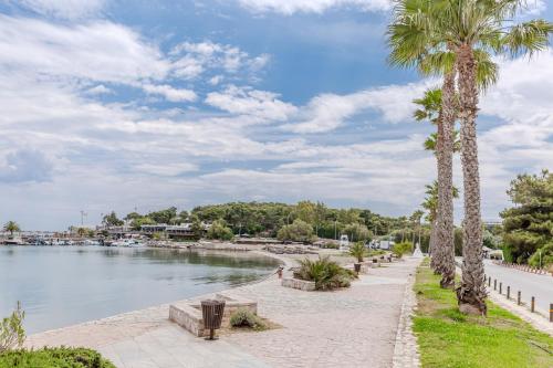 Sea Breeze Vouliagmeni - 2 BR