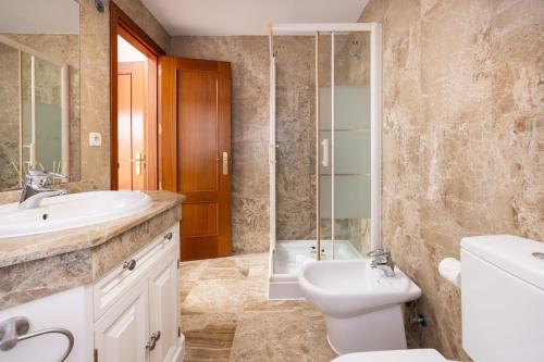 Townhouse with ocean views, BBQ, elevator, padel and pool - COSTA GALERA PARK 25