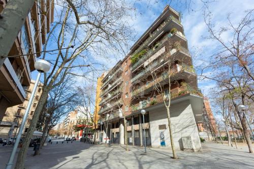Apartment with Balcony near Glòries
