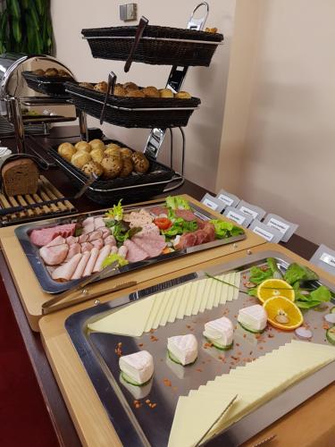 a buffet with a variety of food on a table at Hotel Drei Morgen in Leinfelden-Echterdingen
