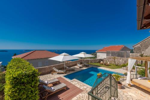 Villa Platanus with Private Pool & Sea View