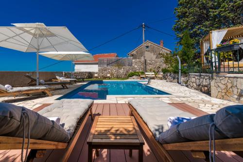 Villa Platanus with Private Pool & Sea View