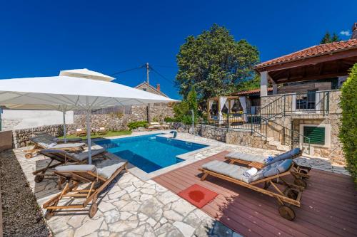 Villa Platanus with Private Pool & Sea View