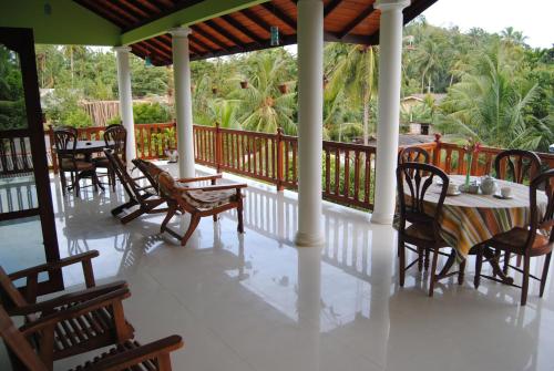 Un balcón o terraza en Damith Guest House