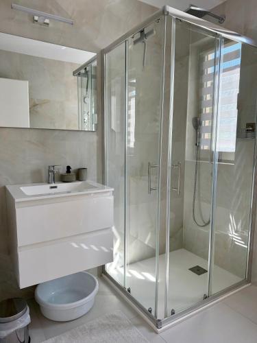 a bathroom with a shower and a toilet and a sink at Zen Residence in Brist