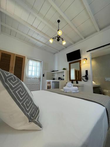 a bedroom with a large white bed in a room at Summer Dream 1 in Agios Prokopios