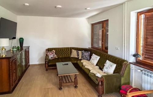 4 Bedroom Beautiful Home In Zagreb
